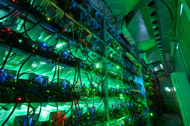 bitcoin mining computer farm