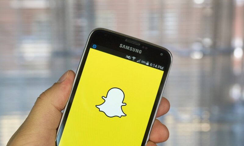 Snapchat application on android smartphone snapchat-featured-image